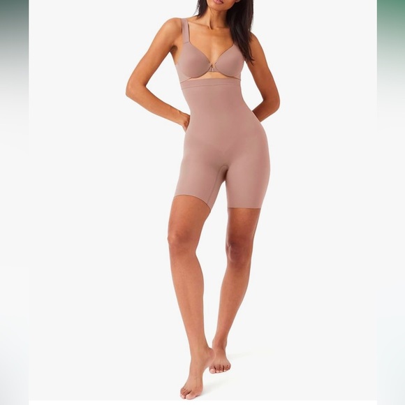 Spanx seemless higher power shorts - Picture 1 of 6
